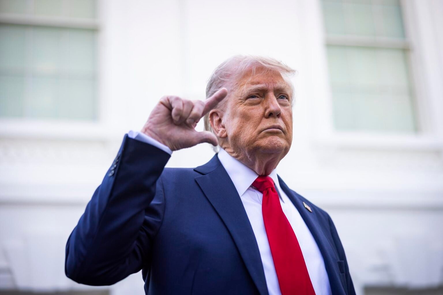 Trump enfrenta caída en aprobación: solo 40% apoya su gestión a 100 días de su segundo mandato