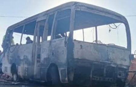 Cinco adolescentes murieron en incendio de autobús en Bolivia
