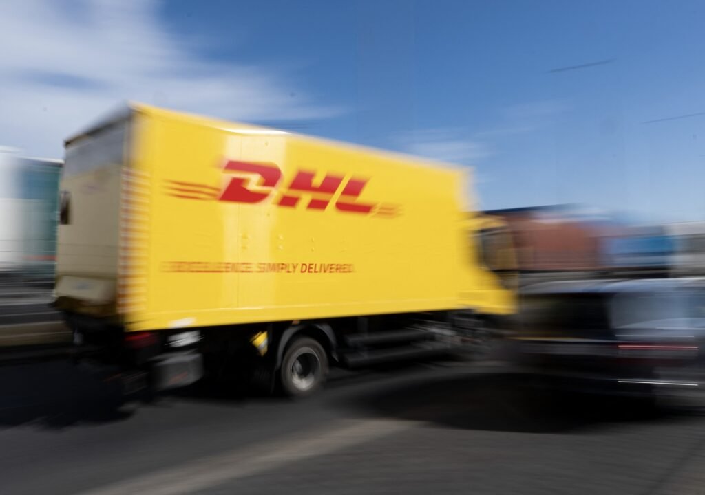 DHL suspendió algunos envíos a consumidores en Estados Unidos