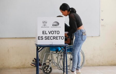 Presidenciales en Ecuador: empezó el escrutinio
