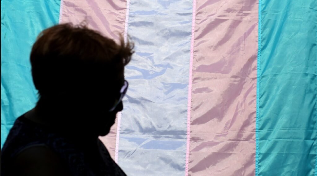 Brasil prohíbe tratamientos hormonales a menores transgénero