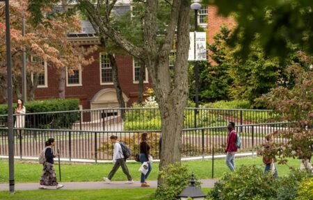 El Departamento de Seguridad Nacional de EE UU exige a Harvard un registro de actividades de alumnos extranjeros