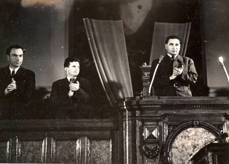 ¿Cómo caen los dictadores? Un libro ofrece pistas al respecto