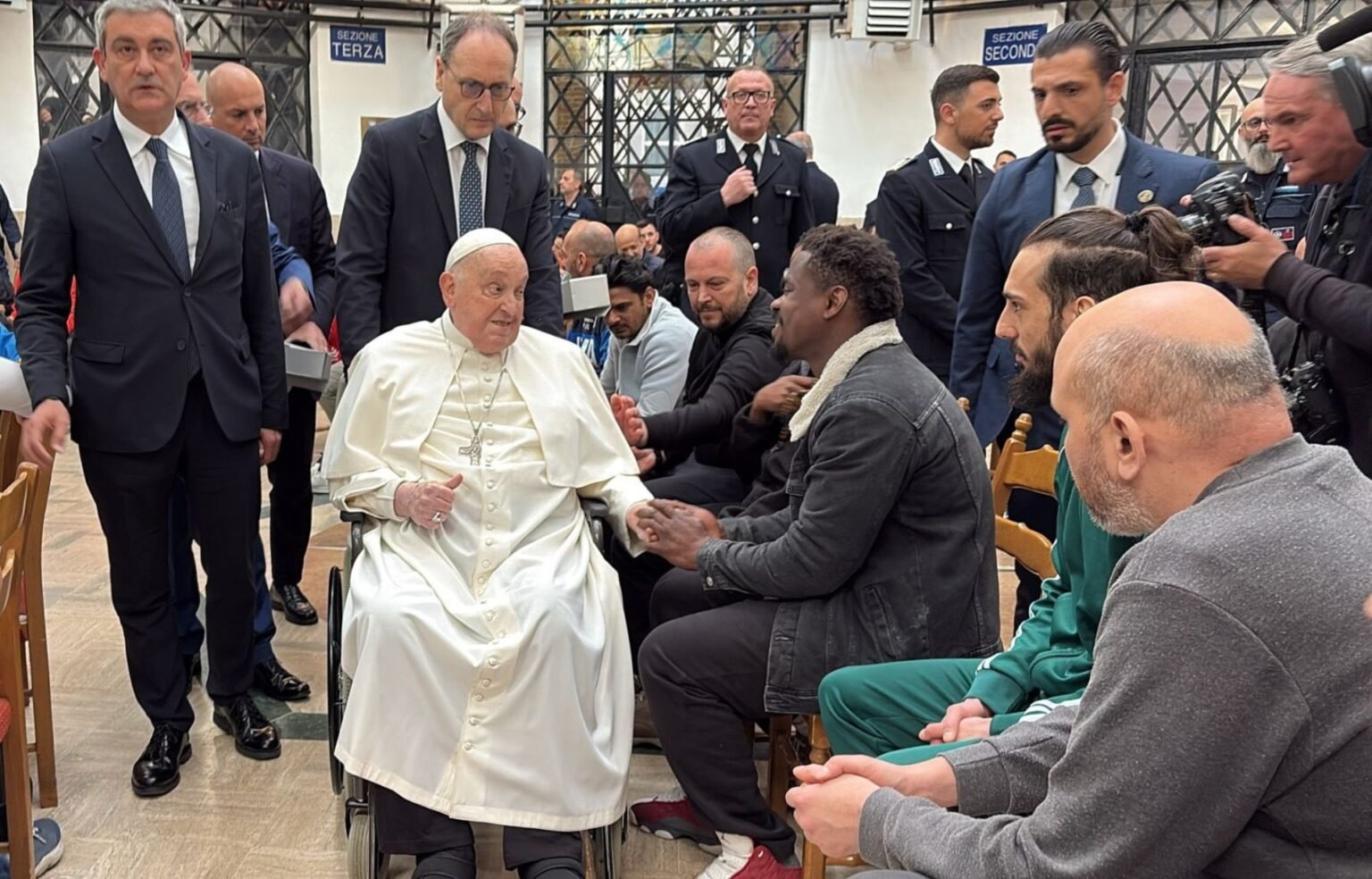 El Papa visitó una cárcel romana por Jueves Santo