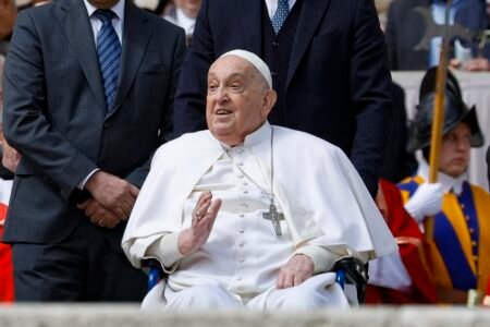 El papa Francisco apareció en la Plaza de San Pedro: “Buen Domingo de Ramos, buena Semana Santa”