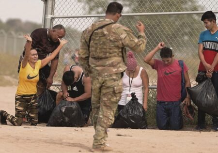 Jueza bloquea orden de Trump de revocar parole humanitario