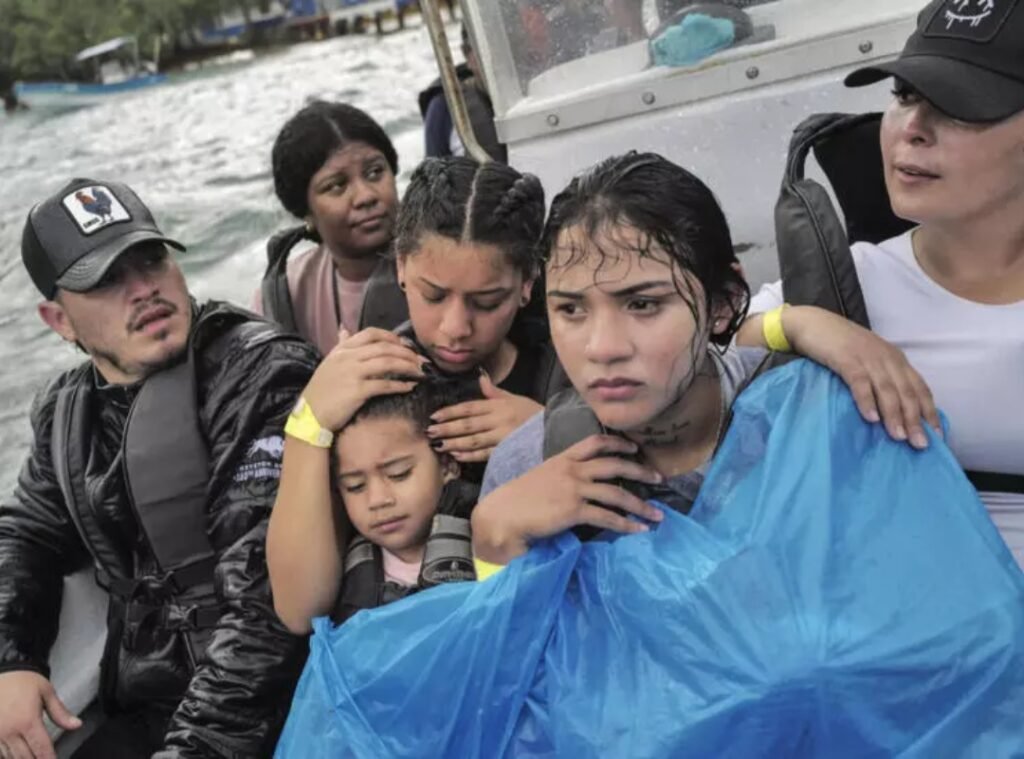 Migrantes venezolanos relatan el horror de su retorno por mar