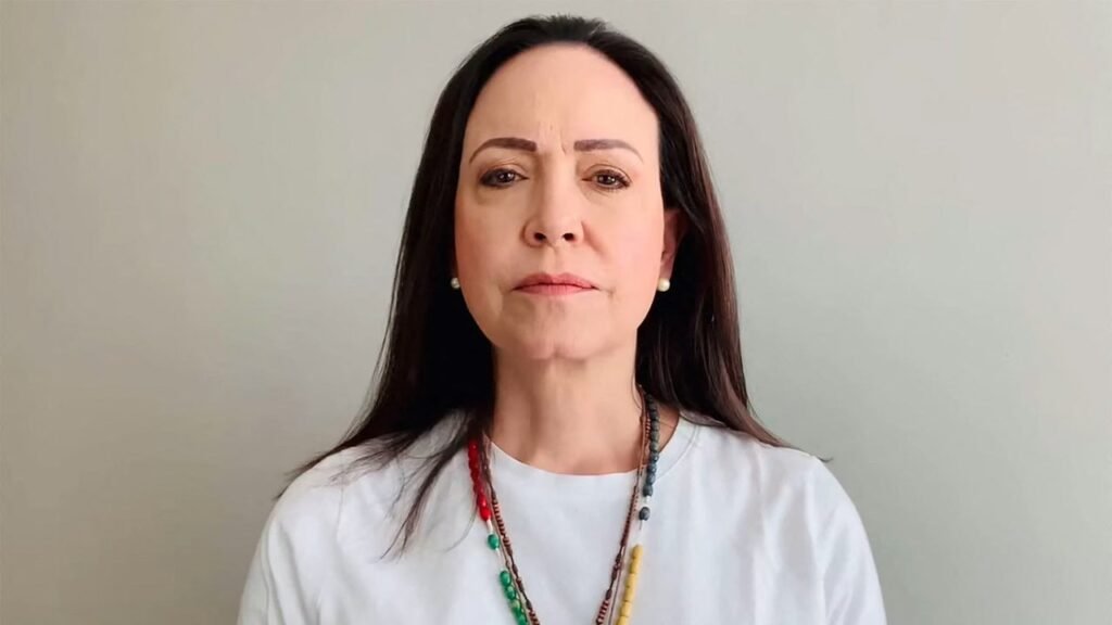 “Fue un gran alivio que ellos pudieran salir de la embajada, pero de Venezuela yo no voy a salir, jamás”: María Corina Machado