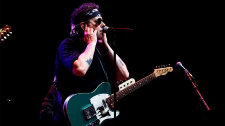 Polémico concierto de Andrés Calamaro en Cali: le dedicó canciones a la tauromaquia, la gente lo silbó y él los canceló dos veces