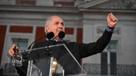 “Maduro es el culpable de todo lo que está pasando”: Antonio Ledezma sobre los migrantes venezolanos detenidos en El Salvador