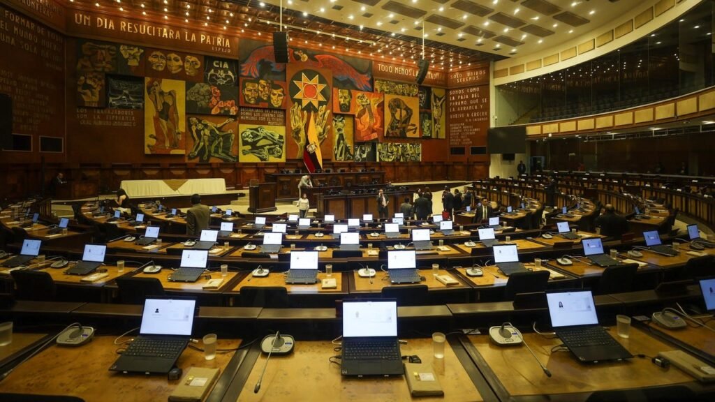 “El proyecto puede ayudar a atacar los frentes que se han abierto últimamente”, exviceministro de Defensa de Ecuador sobre ley presentada por Noboa ente la Asamblea