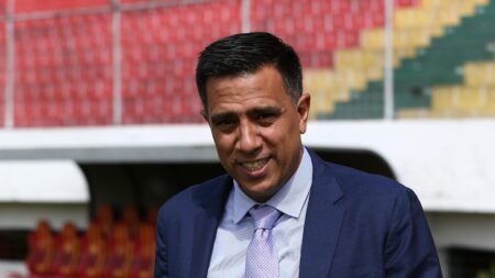 El venezolano César Farías da de qué hablar al ignorar la última pregunta que le hicieron en rueda de prensa tras la victoria del Junior