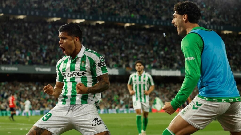 ¿DeberÃa ser convocado a la selección Colombia? El lindo gol de Juan Camilo ‘el Cucho’ Hernández en el empate de Real Betis ante el Osasuna