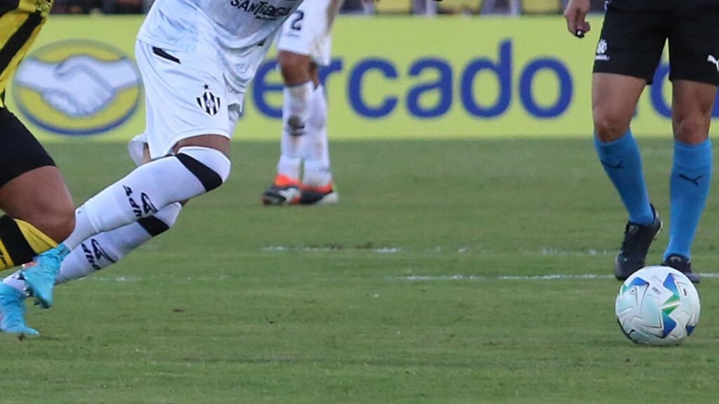 Equipo venezolano terminó con varios expulsados en Copa Libertadores tras trifulca que incluyó manotazos ante club argentino