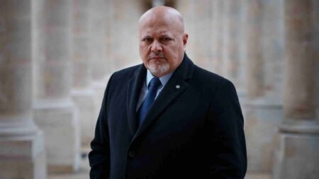 El fiscal de la CPI Karim Khan se apartó temporalmente de su cargo debido a una investigación por presunto abuso