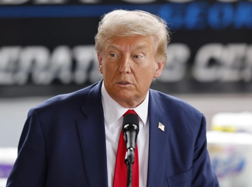 Latinos desaprueban a Trump por la economía más que por su política migratoria