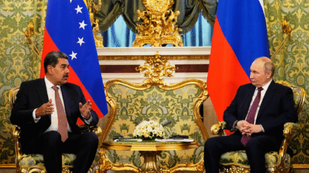 Maduro se reúne con Putin y habla a la prensa sin mencionar el caso de la embajada argentina
