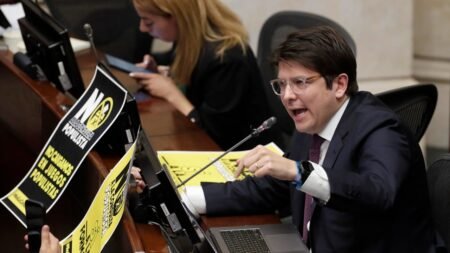 “Petro quiere utilizar la consulta popular como una cortina de humo ante el fracaso de su gobierno”: Miguel Uribe, senador del partido Centro Democrático