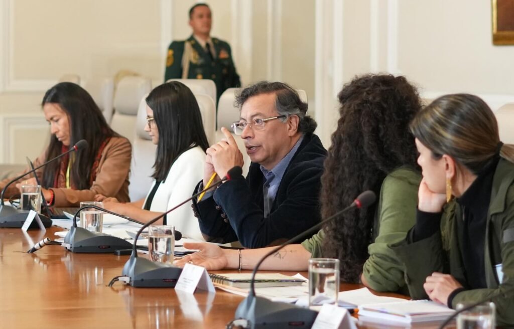 Petro anuncia zona de paz en Colombia para guerrilleros acorralados por el ELN