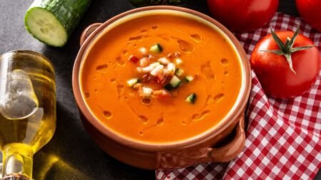 Rica, nutritiva y saludable: La receta de sopa gazpacho que necesitas para los días de calor