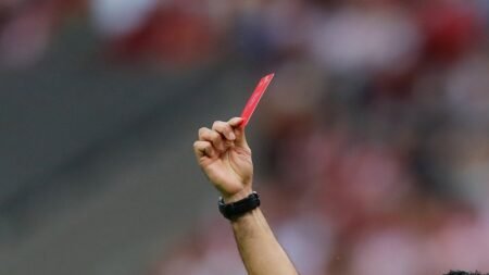 Dos jugadores de un mismo equipo fueron expulsados por protagonizar pelea mientras festejaban un gol en juego de la liga colombiana