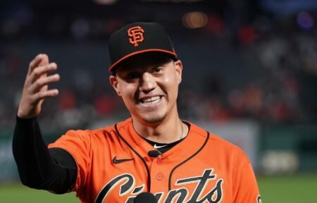Wilmer Flores, el primer venezolano en registrar tres jonrones y ocho impulsadas en un juego de la MLB