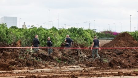 Un misil cayó a pocos metros del aeropuerto de Tel Aviv, el más importante de Israel