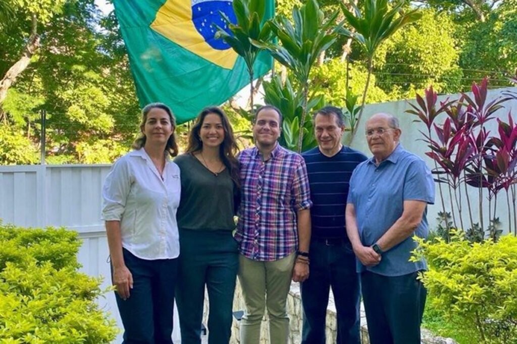 Asilados en la embajada de Argentina abandonaron el país tras recibir salvoconductos