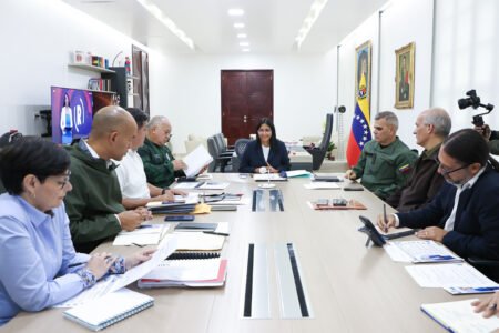 Gobierno extendió dos semanas medida de horario laboral en la administración pública