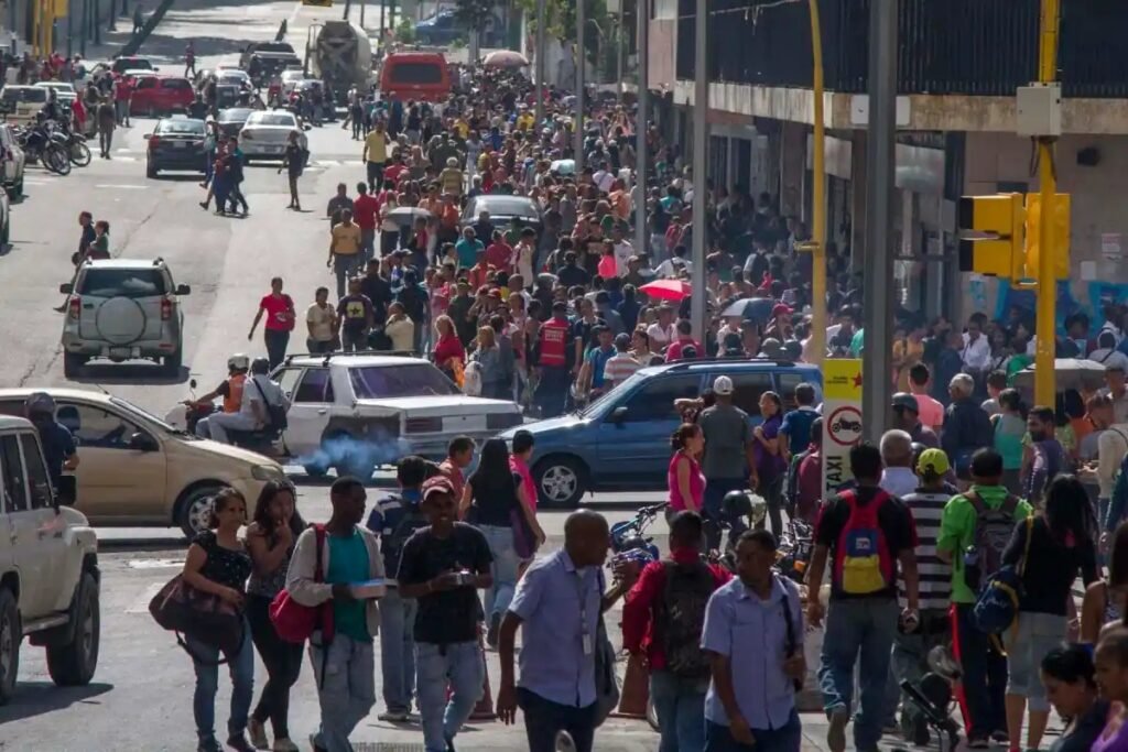 El 78 % de los venezolanos no piensa en emigrar, reportó última encuesta de Delphos