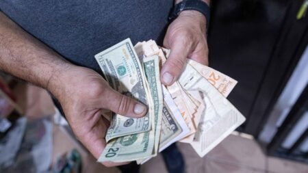 Precio del dólar oficial en Venezuela aumentó 11,5% durante el mes de mayo