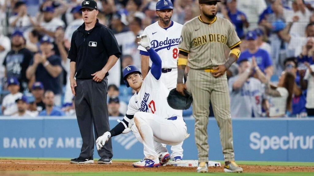 Lanzador venezolano Robert Suárez queda suspendido por dar un pelotazo en la espalda a Shohei Ohtani