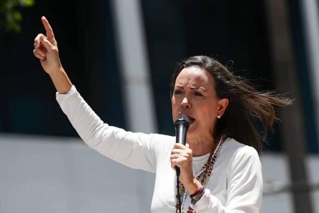María Corina Machado considera inteligente que Trump dé licencia limitada a petroleras en Venezuela