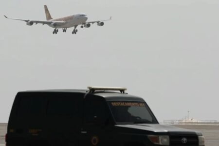 150 migrantes venezolanos retornan al país en un vuelo procedente de Honduras