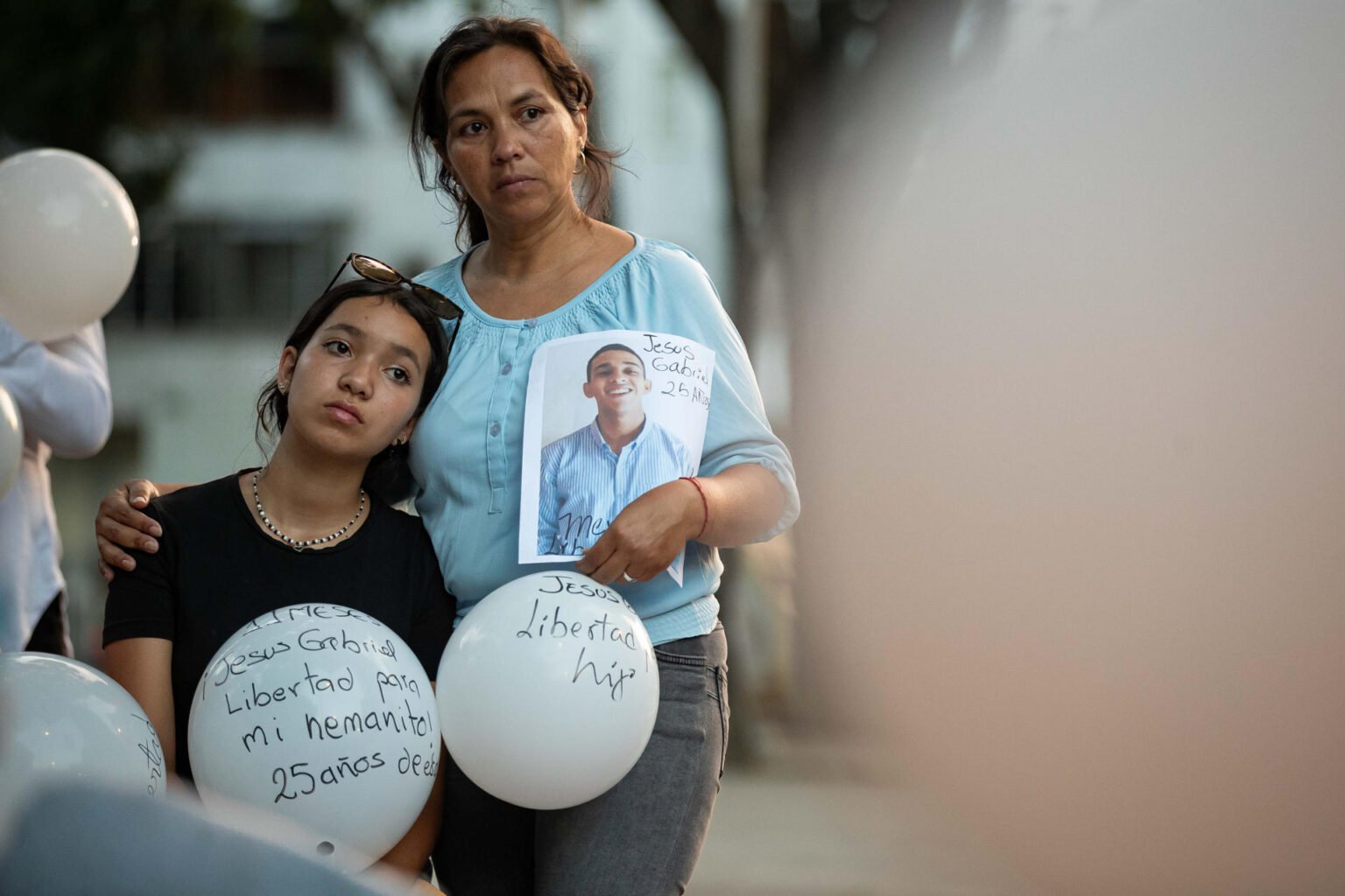 Mujeres familiares de presos políticos piden una reunión con Saab