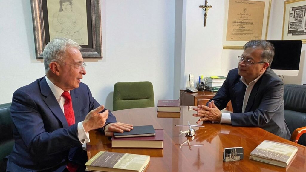 “La amenaza que me lanza el presidente Petro la recibo como la de un cobarde”: expresidente Álvaro Uribe