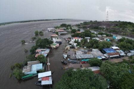 Casi mil personas evacuadas en Amazonas por crecida del Orinoco tras intensas lluvias