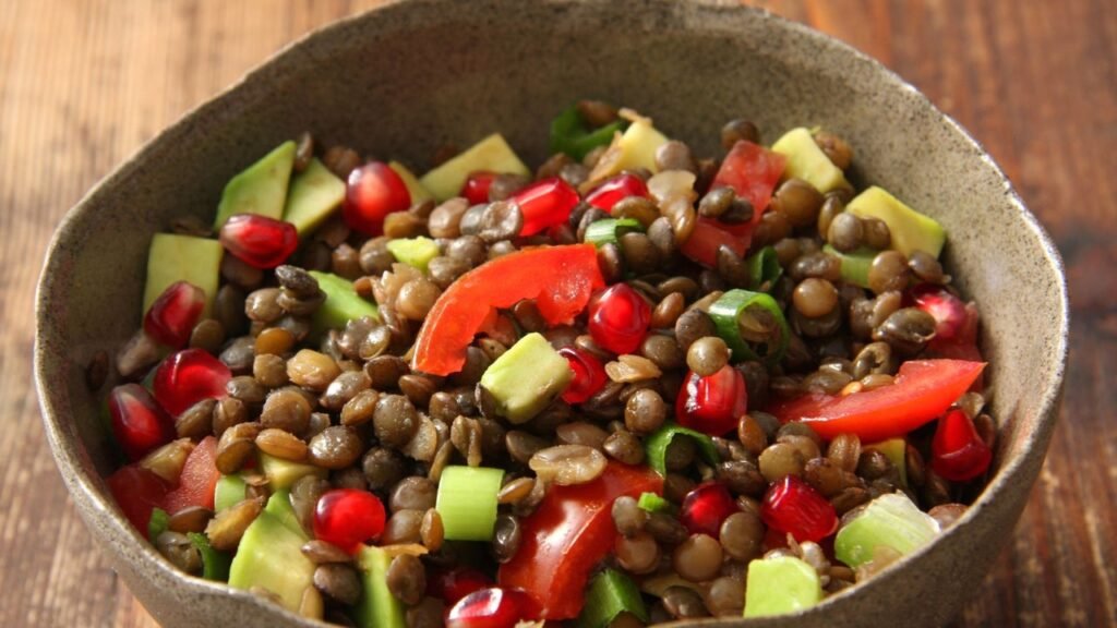 Cómo hacer una deliciosa ensalada vegana llena de proteína, perfecta para deportistas