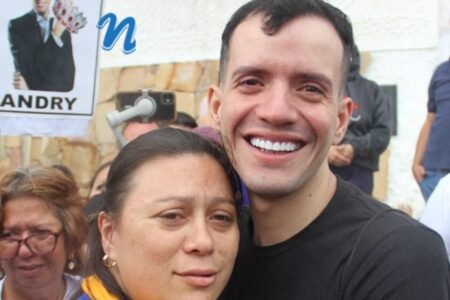 La espera terminó: así recibieron familiares a Andry Hernández tras ser repatriado desde El Salvador