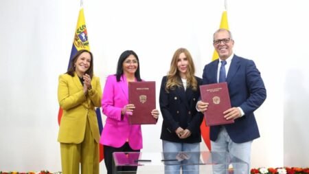 “Este es un sueño del presidente Chávez y el presidente Maduro”: críticas a jefe de Gabinete de Petro por declaraciones tras firma de acuerdo con el régimen