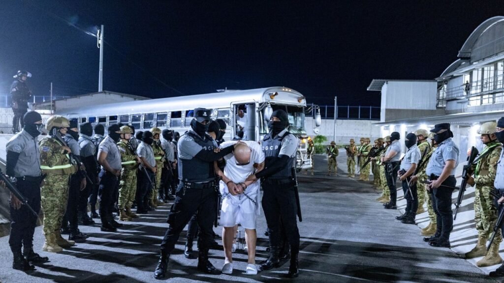 ¿Canje de presos políticos por la licencia Chevron o por los presos en El Salvador? La discrepancia interrumpió la negociación entre Venezuela y EE.UU.