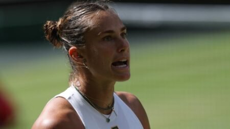 Drama en Wimbledon: la bielorrusa Sabalenka estalla por los gritos de su rival y le reclama por no disculparse tras roce de una bola en cinta de la red