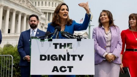 “Tiene todas las de ganar”: analistas políticos hablan sobre las posibilidades de que Trump apruebe la Ley de Dignidad propuesta por María Elvira Salazar