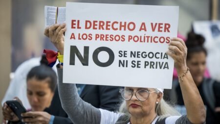“No es solamente una vulneración a sus derechos humanos, es también un castigo emocional”: hija del preso político venezolano Noel Álvarez