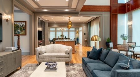 Encuentro de Culturas en este Sereno Hogar Inteligente Inspirado en Feng Shui