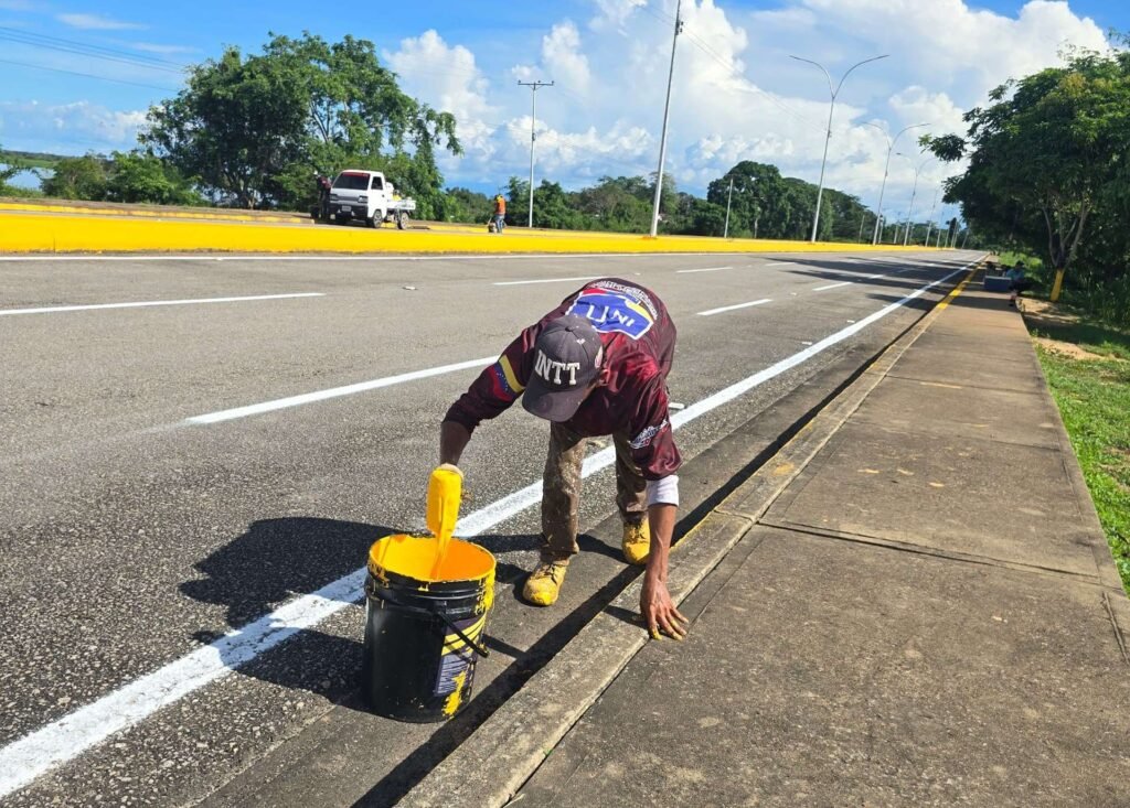 Rehabilitan más de 20 kilómetros de vialidad en Tucupita