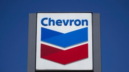 Gobierno de Trump da luz verde a Chevron para reanudar extracción de petróleo en Venezuela, según The Wall Street Journal