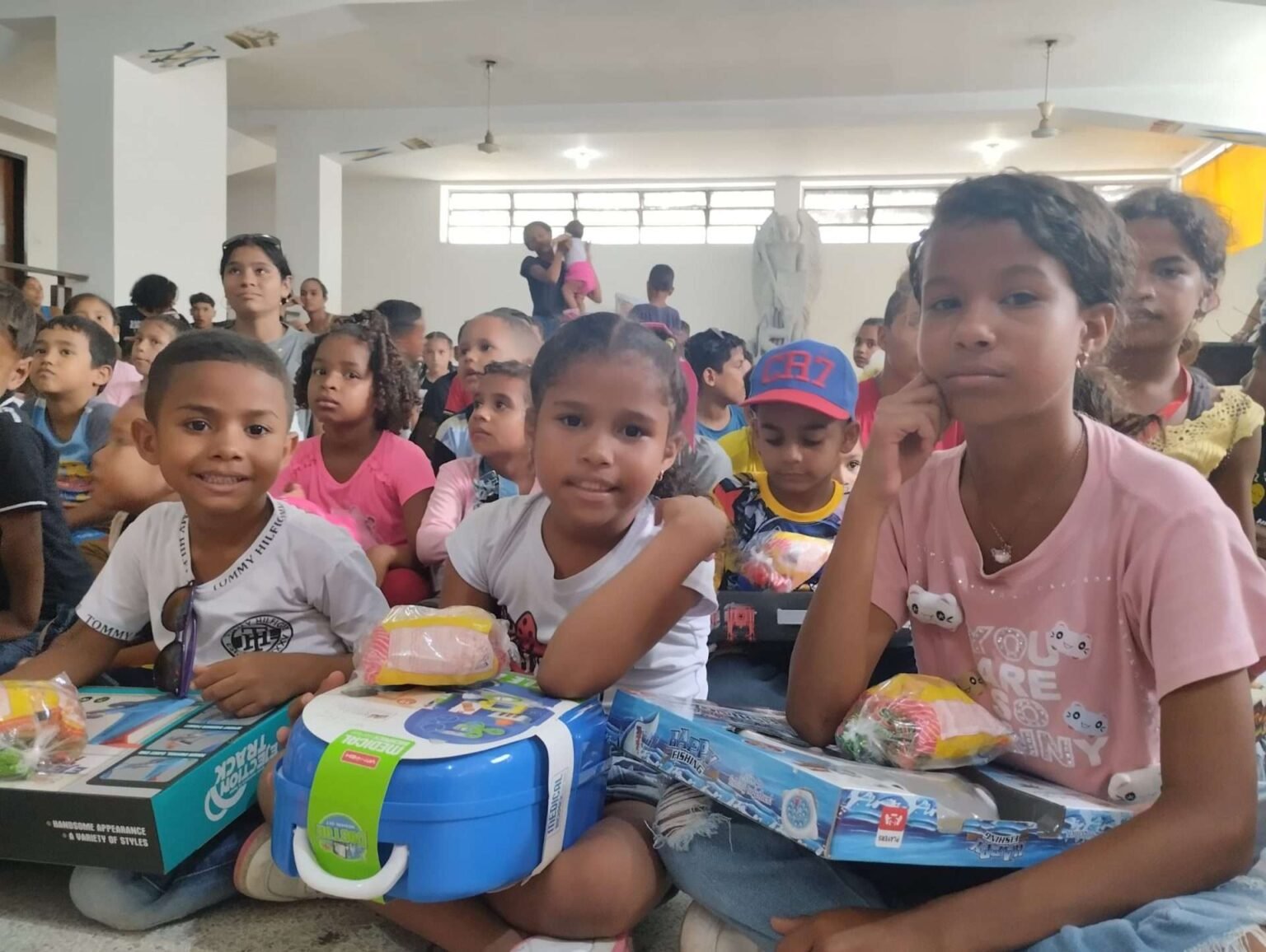 Voluntarios en Acción lleva alegría a más 150 pequeños de Guatire