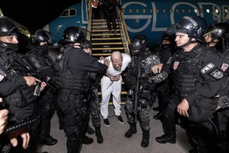 Bukele enviará a venezolanos presos en el Cecot a cambio de libertad de los estadounidenses