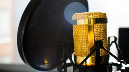 Locutores, actores de doblaje, productores y músicos mexicanos exigen protección ante la IA